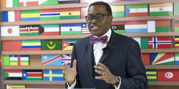 아킨우미 아데시나 총재. AfDB