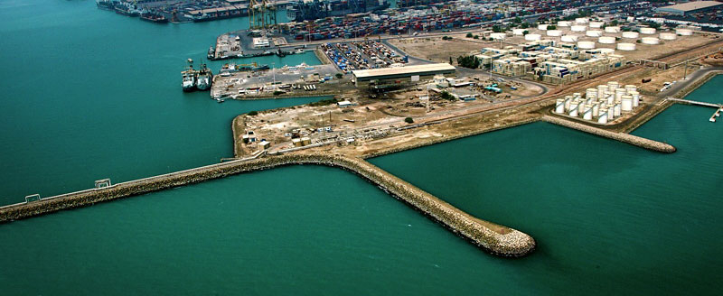 이란 가던 컨테이너선 수십 척, 바다 위에 발 묶여