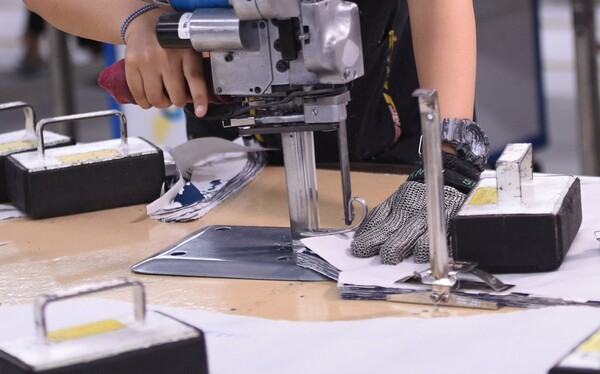 제조업체들은 비용 절감을 위해 중국을 떠나 동남아시아로 향하고 있다. 배터워크