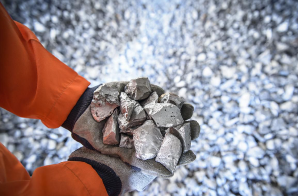 티타늄 광석. 티타늄오어스