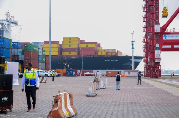 [기획 – ASEAN 트레이드] 베트남 경제, 실망스러운 수출에도 관광업 호조로 반등 기대 수출 부진, 베트남 경제 '산 넘어 산'