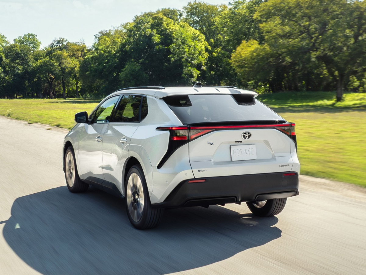 도요타, 하이브리드 힘입어 글로벌 판매 ‘역대 최대’…중동 리스크·관세 변수 부각